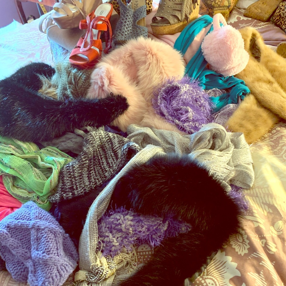 Random scarves and 6 pairs of size 6 wedges